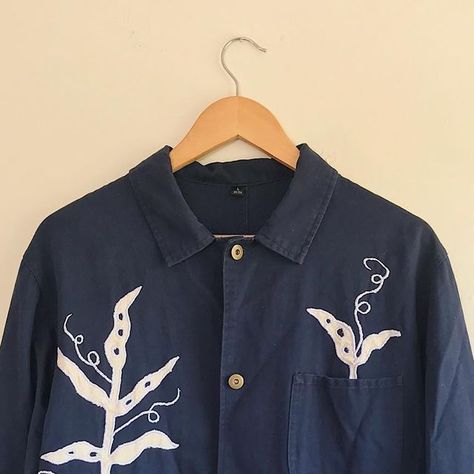 Madeleine Kemsley Illustration and Embroidery on Instagram: "A spring Jacket 🪡 🧵 100% cotton, vintage french workwear jacket with linen appliqué pea shoots 💙 Size M/L Available on my web shop now 🌿 happy spring everyone! #reworkedvintage #sustainablefashion #upcycledclothing #workwear #embroideryart #applique #appliqué #textileartist #embroidery #madeincornwall" Jacket Illustration, Pea Shoots, French Workwear, Reworked Vintage, Workwear Jacket, Happy Spring, Spring Jackets, Textile Artists, Upcycle Clothes