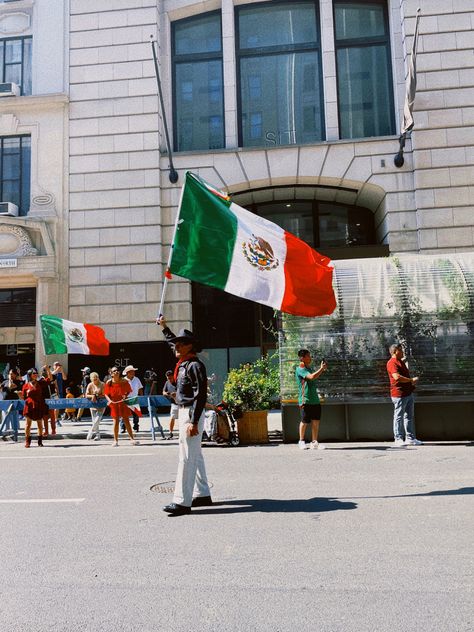 Mexican Independence Day Parade in NYC 2022 Independence Day Parade, Mexican Independence Day, Mexican Independence, Diy Rose, Diy Roses, Diy Tools, Diy Flowers, Rose Flower, Independence Day