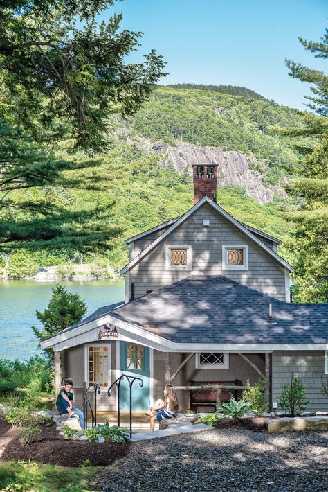 Megunticook Lake House Maine House Exterior, Small Lake Cottage, Small Lake Houses, Big Cottages, House With Land, Maine Homes, Whimsical Cottage, Cottage Lake, Small Lake