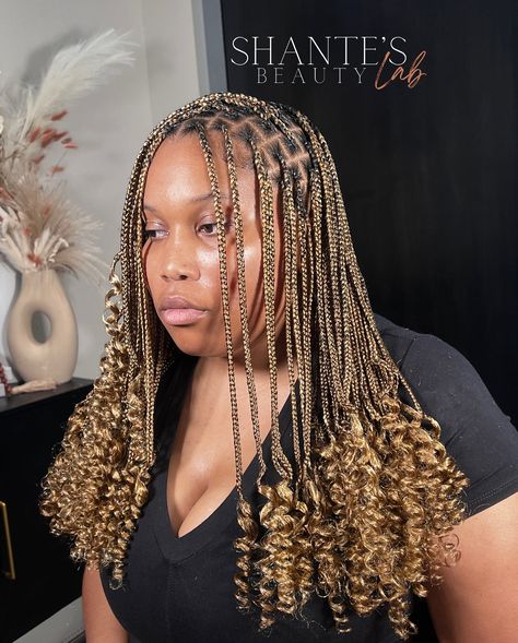 SMALL KNOTLESS x GODDESS CURLS (27/30/613) ••••••••••• (Book With Link in Bio) #explorepage✨ Goddess Curls, Small Knotless, Mood Board, Link In Bio, Braids, Quick Saves, Plaits