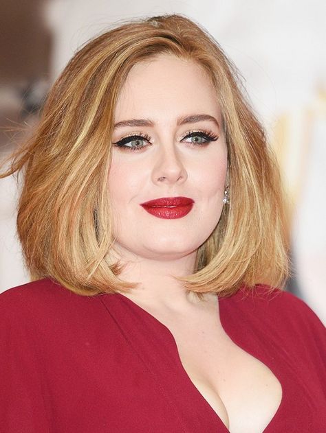 11 Most Flattering Hairstyles for Round Faces: The Lob on Adele. Double Chin Hairstyles, Fat Face Haircuts, Haircuts For Round Face Shape, Hairstyles For Fat Faces, Chubby Face Haircuts, Chubby Face, Hairstyle For Chubby Face, Double Menton, Flattering Hairstyles