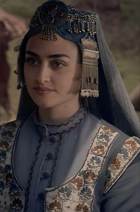 Ertugrul Halima, People At Walmart, Halima Sultan, Halime Sultan, Famous Warriors, Dirilis Ertugrul, Engagement Mehndi Designs, Esra Bilgic, Turkish Women Beautiful