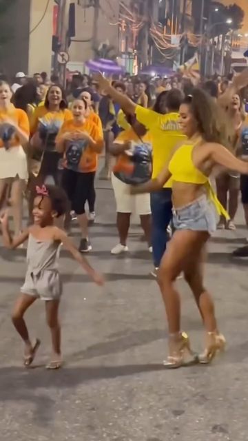 Moyo Afrika on Instagram: "Exploring Afro-Brazilian Culture in Brazil 🇧🇷 Samba is a lively dance of Afro-Brazilian origin; originating in the early 20th c. It has African roots in the Congo and Angola where most of the enslaved in Brazil were thought to be transported from. 🇧🇷 The word ‘Samba’ is thought to come from the Angolan word ‘semba’. Samba owes its rhythm and moves to the enslaved African dancers on the Brazilian sugarcane plantations. Over the centuries, the festival of dances in Bahia (a state north-east Brazil) of slaves were called Samba. Via: sambasambista . . —— #panafrikan #blacktraveljourney #africanhistory #blacktravel #everydayafrica #africancreatives #representationmatters #blackwomentravel #Moyoafrika #amplifyblackvoices #amplifymelanatedvoices #africandiaspo Afro Brazilian Aesthetic, Afro Brazilian Culture, Afro Brazil, Samba Aesthetic, Samba Brazil, Brazil Festival, Brazilian Dance, African Dancers, Halloween Party Host