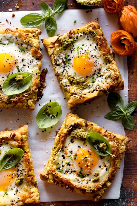 Breakfast Pizza Recipes, Breakfast Puff Pastry, Breakfast Tarts, Recipes Using Puff Pastry, Using Puff Pastry, Breakfast Tart, Breakfast Pizza Recipe, Pesto Cheese, Gourmet Breakfast