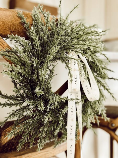 Add festive holiday cheer to your kitchen counter stools with these DIY Christmas chair decorations using small wreaths and Christmas ribbon. It's a simple and elegant way to bring the Christmas spirit into your home, without the fuss of floral wire or command hooks. Bar Stool Christmas Decor, Wreath On Back Of Chair, Christmas Chair Decorations, Chair Christmas Decor, Chair Wreaths, Christmas Deocr, Christmas Chair, Evergreen Wreath, Kitchen Counter Stools