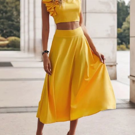 Yellow skirt outfits