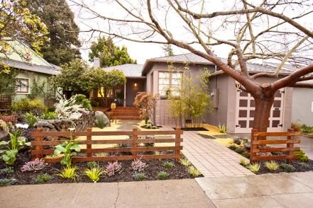 Japanese Carpentry, Yard Remodel, Front Yards Curb Appeal, Modern Front Yard, Hardscape Design, Front Yard Design, Carpentry Tools, Front Yard Fence, Building A Fence