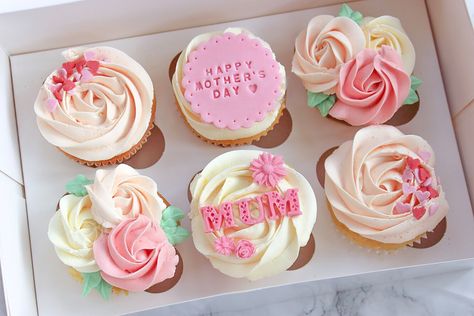 Mothers Day Cake Designs, Mothers Day Desserts, Mothers Day Cupcakes, Cupcake Cake Designs, Mothers Day Cake, Creative Cake Decorating, Cake Decorating Frosting, Baking Business, Cupcake Designs