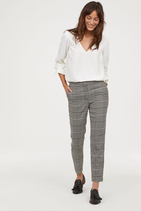 5e1b18c4c6a6d31695acbae3fd70ecc6 Checkered Pants, Checked Trousers, Casual Work Outfits, Plaid Pants, Work Wardrobe, 가을 패션, Business Attire, Business Casual Outfits, Work Attire