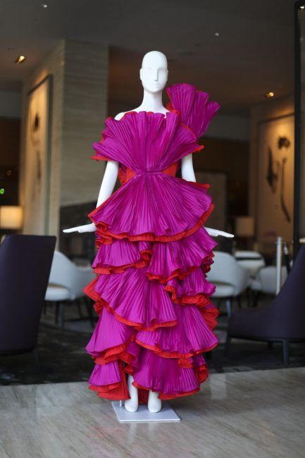 Schlappi Mannequin supplied by DK Display Corp shown at the Shangri-La Hotel in Vancouver featuring a taffeta dress made by Roberto Capucci . Photo via: Richard Lautens/ Toronto Star  #dkdisplay #dkdisplayexclusive #buytheoriginal ##BNatural #BPlast #BPaint #NatureMadeMadeforNature #sustainablefashion #couture #mannequin #fashion Fashion On Mannequin, Dress On Mannequin Fashion, Moving Dresses, Fashion Mannequin Display, Fashion Design Mannequin, Dresses On Mannequins, Dressed Mannequin, Mannequin Outfits, Dress On Mannequin