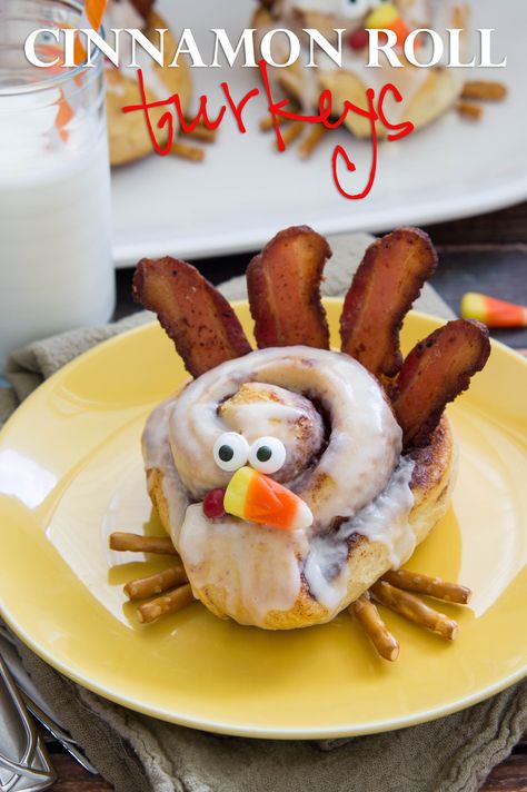 Thanksgiving Morning Breakfast, Cinnamon Roll Turkeys, Thanksgiving Morning, Thanksgiving Breakfast, Breakfast Specials, Thanksgiving Treats, Turkey Recipe, Easy Cinnamon, Easy Thanksgiving