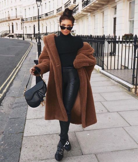 100+ Beautiful Winter Outfits Standout for Current Fashion Trends Teddy Coat Outfit, Winter Coat Outfits, Fall Fashion Coats, Shirt Outfits, Winter Outwear, Populaire Outfits, Coat Outfit, Mode Casual, Outfit Trends