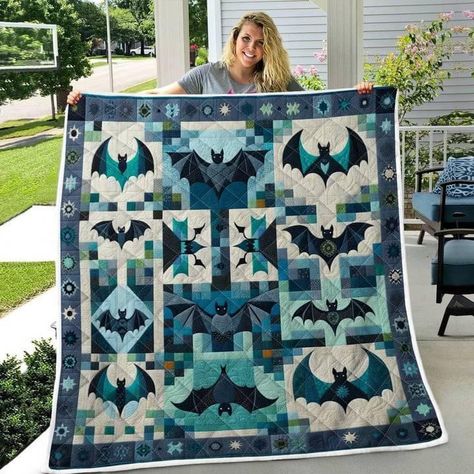 Bat Quilt, Halloween Quilts, Fall Quilts, Textile Crafts, Arte Sketchbook, Quilt Stitching, Barn Quilts, Quilting Tutorials, Quilting Crafts