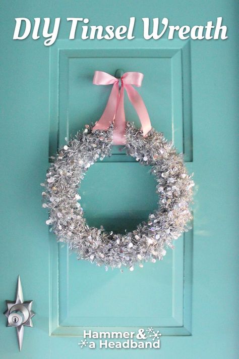 Silver tinsel Christmas wreath with pink ribbon on turquoise door for a mid-century Christmas Diy Tinsel, Silver Tinsel Christmas Tree, Silver Tinsel Tree, 30 Minute Crafts, Tinsel Wreath, Pink Christmas Wreath, Easy Wreath, Tinsel Christmas Tree, Mid Century Modern Christmas