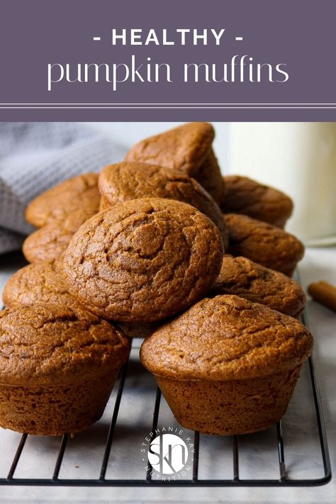 These healthy pumpkin muffins are packed full of fiber and naturally sweetened with maple syrup making them a healthy breakfast or snack! Kay Nutrition, Healthy Pumpkin Muffins, Easy Snacks For Kids, Spice Muffins, Pumpkin Spice Muffins, Snack Bites, Healthy Muffin Recipes, A Healthy Breakfast, Quick Easy Snacks