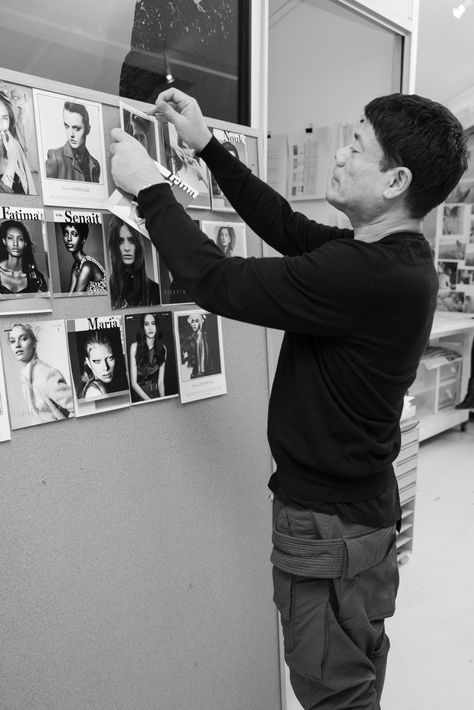 Casting director John Pfeiffer at the model boards #Temperley #LFW #Winter14 Casting Director Aesthetic, Halo Photography, Bts Moodboard, Director Office, Costume Department, Casting Director, Photo Concept, Model Casting, Life Plan