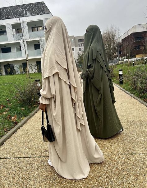 Jilbab Outfits Aesthetic, Jilbab Outfit, Khimar Outfits, Hijabi Aesthetic Outfits, Jilbab Outfits, Outfit Poses, Islamic Modest Fashion, Hijabi Fits, Mode Hijabi