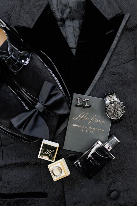 Flat Lay Pictures Wedding, Grooms Accessories Photography, Groom Flat Lay Photo, Groom Detail Shots Picture Ideas, Detail Wedding Shots Grooms, Groom Getting Ready Photoshoot, Getting Ready Detail Shots, Wedding Flat Lay Groom, Groom Flat Lay Details