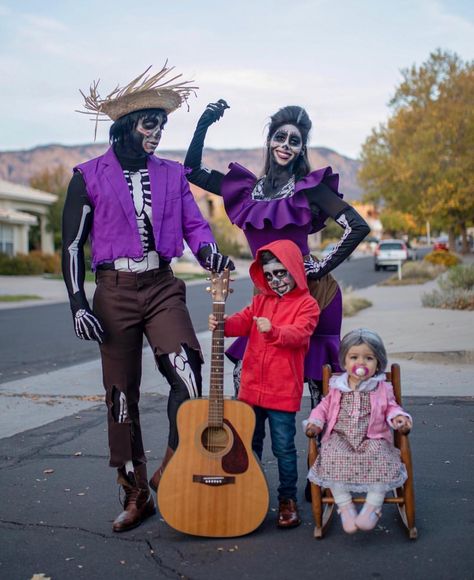 coco. Coco Family Halloween Costumes, Coco Halloween Costume, Family Halloween Costumes With Toddler, Halloween Costume Family, Coco Costume, Matching Family Halloween Costumes, Family Themed Halloween Costumes, Coco Baby, Costume Family