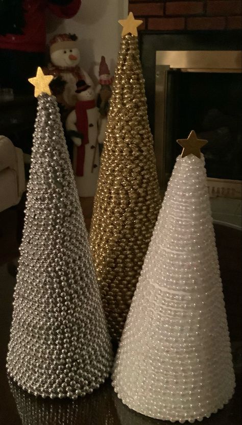 Xmas Trees Ideas, Diy Cone Christmas Tree, Center Table Christmas Decor, Best Christmas Trees Decorated, Cone Yarn Christmas Trees Diy, Yarn Cone Trees Christmas Diy, Ornament Cone Tree Christmas Diy, Yarn Christmas Trees Cone, Mini Christmas Tree Ideas