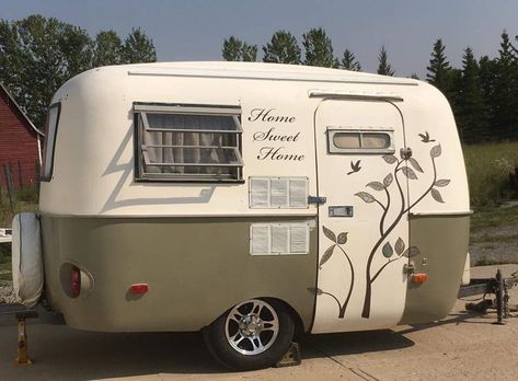 Caravan Exterior Paint Ideas, Caravan Exterior, Caravan Paint, Husbil Makeover, Casita Trailer, Scamp Camper, Trillium Trailer, Mini Caravan, Caravan Makeover