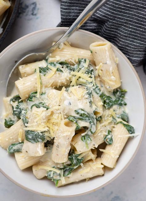 Creamed Spinach Pasta 12 Tomatoes, Creamy Garlic Pasta Salad, White Cream Sauce Pasta, Garlic Cream Sauce Pasta, Pasta In A Bowl, Garlic Pasta Salad, Homemade Spinach Pasta, Creamy Spinach Pasta, Baby Spinach Recipes