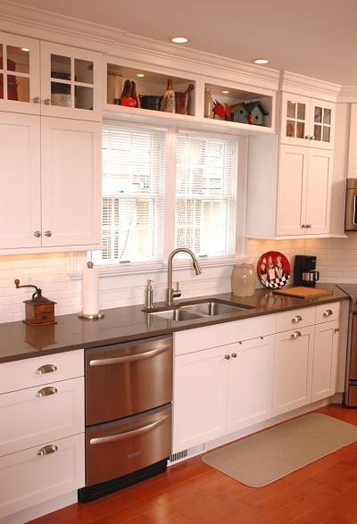 Renovated galley kitchen with shaker-style cabinets in the work area. By Neal's Design Remodel. Galley Kitchen Remodel, Galley Style Kitchen, White Kitchen Remodeling, Kabinet Dapur, Kitchen Glass, Decor Ikea, Kitchen Cabinets Decor, New Kitchen Cabinets, Classic Kitchen