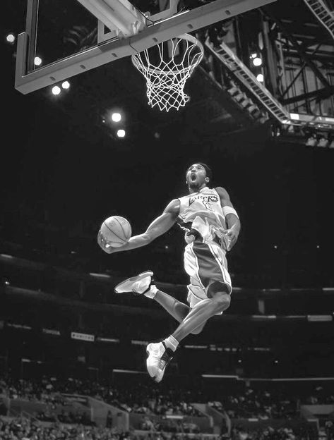 Kobe Bryant Black And White Wallpaper, Black And White Aesthetic Basketball, Kobe Black And White, Basketball Black And White, 90s Rap Aesthetic, Michael Jordan Dunking, Nba Posters, Michael Jordan Pictures, Basketball Background