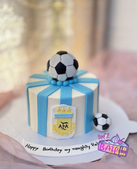 🎉 Vamos Argentina! 🇦🇷⚽ Calling all Argentina fans! 🥳💙 Celebrate your love for football and the Albiceleste with our exclusive Vamos Argentina theme cake! 🎂✨ Whether you're cheering for Messi and the team or just a fan of their iconic blue and white, this cake is the perfect centerpiece for your football parties! 🎊⚽ 🏆 Available Now! Personalize it with your favorite players, team logos, and colors! Custom-designed with love, every slice is a sweet taste of victory! 🥅🎯 📩 DM us to order your... Messi Cake Design, Messi Theme Cake, Messi Cake, Argentina Fans, Football Parties, Happy Anniversary Quotes, Theme Cake, Anniversary Quotes, Sweet Taste