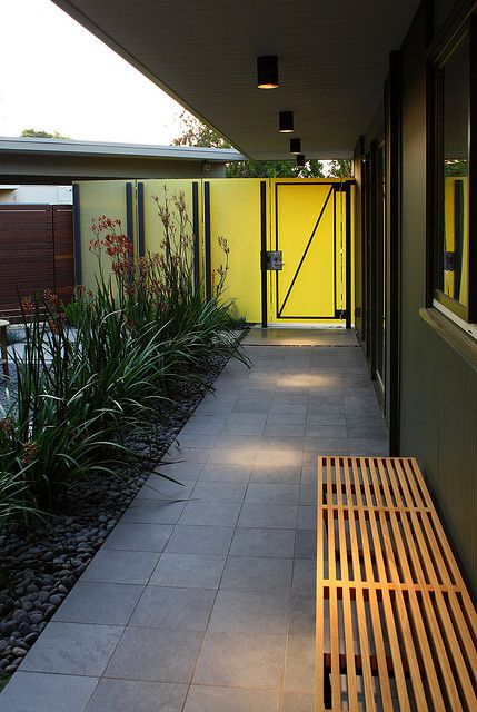 Eichler Remodel - Front Courtyard | Flickr - Photo Sharing! Eichler Remodel, Eichler Atrium, Eichler Exterior, Garden Hardscape, Nelson Platform Bench, Nelson Bench, Hilltop House, Platform Bench, Mid Century Modern Exterior