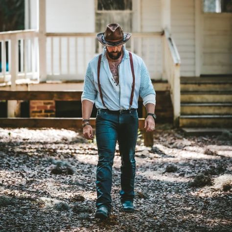 Style is knowing who you are and owning it. Chris is wearing the Crazy Horse Burgundy Slim Suspenders No. L2010. Never let you down. #wiseguyoriginal #wiseguysuspenders #suspenders #mensfashionpost #vintagefashion #mensfashion #menaccessories #outdoorstyle #everydaystylebook #heritagestyle #menstyle #ootdmen #menwithstyle