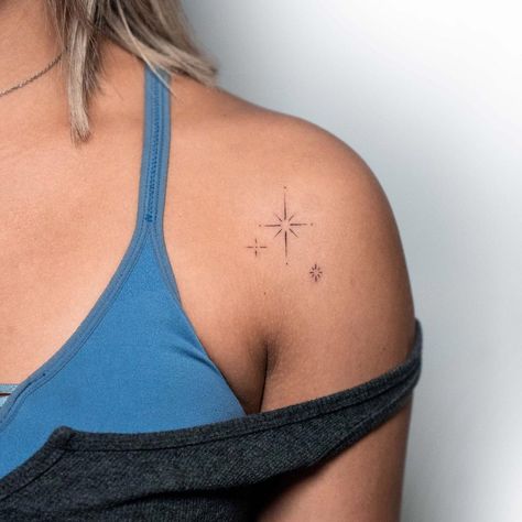 Star Tattoos On Shoulder Woman, Star Tattoos For Women Shoulder, Shoulder Small Tattoos For Women, Shoulder Star Tattoos For Women, Minimal Shoulder Tattoos For Women, Star Shoulder Tattoos For Women, Star Tattoos Shoulder, Minimal Shoulder Tattoo, Tattoo Ideas Female Back Shoulder