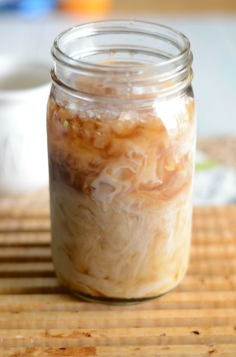 Dunkin Donuts iced coffee is so easy to make, try this copycat recipe at home. Dunkin Donuts Iced Coffee Recipe, Instant Iced Coffee, Diy Iced Coffee, Frozen Coffee Drinks, Dunkin Iced Coffee, Iced Latte Recipe, Dunkin Donuts Iced Coffee, Vanilla Iced Coffee, Coffee Protein Shake