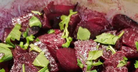 Balsamic Beets Recipe, Roasted Beets Recipe, Christmas Menus, Beet Salad Recipes, Running Mom, Food Recipes Easy, Roasted Vegetable Recipes, Beet Recipes, Rhubarb Recipes