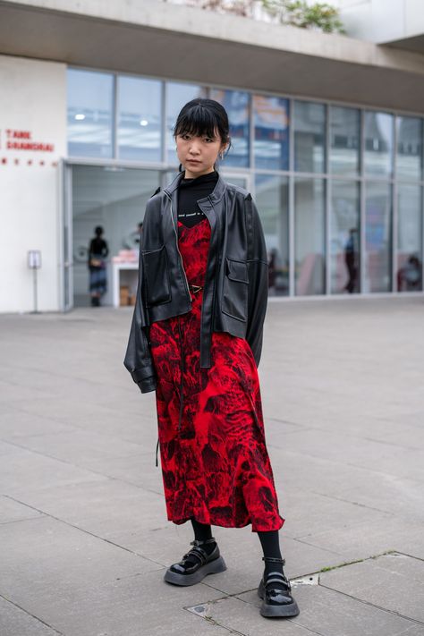 Daily Street Style, Pop Punk Fashion, Shanghai Fashion Week, Shanghai Fashion, Maxi Outfits, Fashion Week 2018, Street Style Edgy, Autumn Winter 2024, The Future Is Now