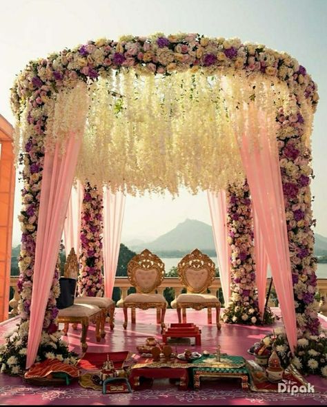 Marriage Chori Design For Day, Vaidik Marriage Decoration, Vedi Designs Wedding, Chori Mandap Decoration, Indian Wedding Chori Decoration, Round Mandap Decor Indian, Wedding Phera Mandap, Wedding Chori Mandap Indian, Marriage Chori Design