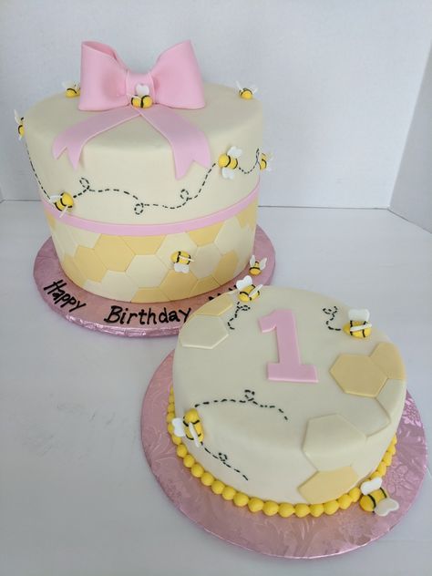 So Sweet To Bee One Birthday Cake, My First Bee Day Cake, First Birthday Bee Theme Cake, Honey Bee Smash Cake, First Bee Day Smash Cake, Bumble Bee Smash Cake, Baby’s First Birthday Cake, Bee Cake Ideas 1st Birthdays, 1st Bee Day Cake