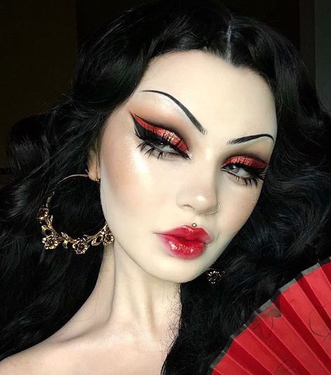 Drag Looks Make Up, Dark Drag Makeup, Alternative Drag Makeup, Drag Inspired Makeup, Goth Drag Makeup, Pretty Goth Makeup, Goth Latina Makeup, Drag Makeup For Women, Goth Glam Makeup