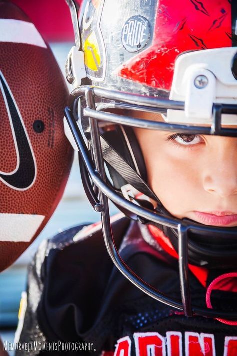 Kids Sports Pictures, Football Senior Pictures, Sport Photoshoot Ideas, Football Poses, Sport Photoshoot, Sport Portraits, Football Photography, Football Cheer, Team Pictures