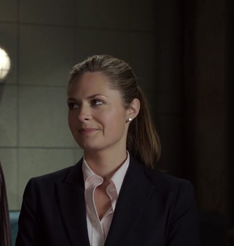 Maggie Lawson Hair, Juliet Hairstyles, Juliet Ohara, Psych Cast, Maggie Lawson, Chris B, Young Professional, Comfort Characters, Ncis