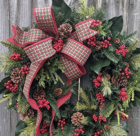 Berries Christmas Decor, Woodsy Christmas, Winter Wreath For Front Door, Natural Christmas Wreaths, Woodland Wreath, White Chapel, Forest City, Twig Wreath, Wreath Winter