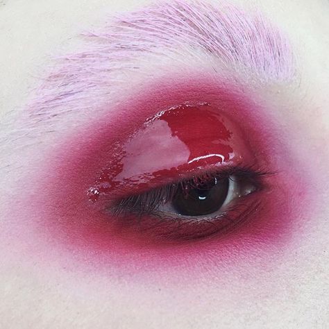 Strawberry Jelly @morphebrushes 35C Palette + clear gloss. This palette is underrated. Feeling like @rosiekilvert in these colours! #makeup #MUA #makeupartist #morphebrushes #morphegirl #gloss Eyes Illusion, Fantasy Makeup Looks, Jelly Makeup, Contemporary Makeup, Eye Illusions, Artsy Makeup, Gloss Eyeshadow, Strawberry Jelly, Brown Skin Makeup