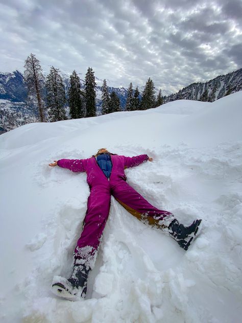 Picture taken in himachal, solang valley. Manali Asthetic Picture, Solang Valley Manali Photography, Punjab Pics, Kulu Manali Photography, Spiti Valley Photography, Kashmir Poses, Naina Yjhd, Solang Valley Manali, Kulu Manali