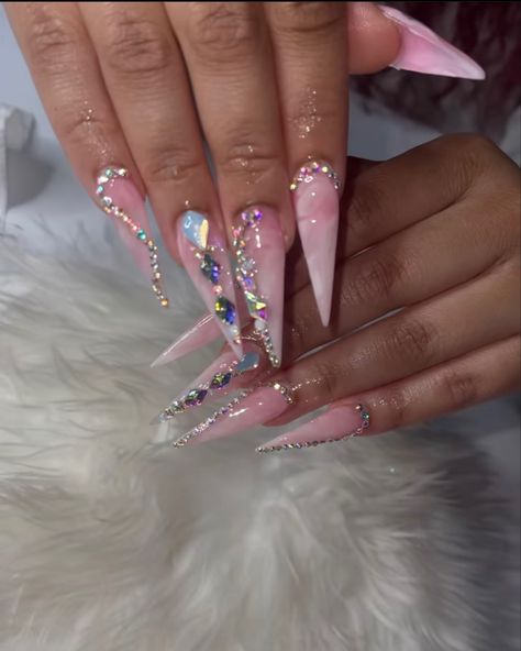 Stilleto Nails Rhinestone, Prom Stilleto Nails, Stilleto Nails With Rhinestones Bling, Birthday Nails Stilleto, Prom Nails Stiletto, Stiletto Prom Nails, Bling Nails Stiletto, Stiletto Nails With Gems, Sparkle Stiletto Nails