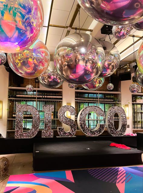 Amazing disco party theme party with disco shimmer letters and giant mirror balls . Decor by Dna. Letters by Big love letters . Disco Theme Parties Decorations, Disco Table, Hoco Themes, Soul Train Party, Disco Theme Party, 70s Party Theme, 70s Theme Party, Homecoming Themes, 70s Disco Party