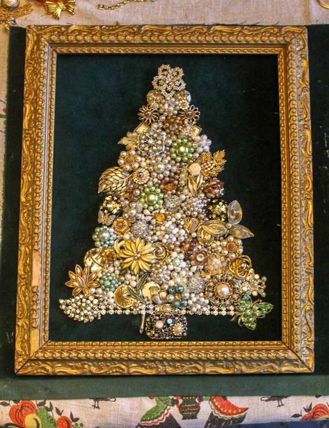 Making art from broken vintage costume jewelry - Denise & I share our tips - Retro Renovation Costume Jewelry Christmas Tree, Crismas Tree, Holiday Lifestyle, Old Jewelry Crafts, Costume Jewelry Crafts, Jeweled Christmas Trees, Vintage Jewelry Ideas, Vintage Jewelry Repurposed, Jeweled Christmas