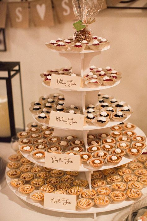 Grooms Pie Table, Wedding Pie Display, Mini Pies Wedding Display, Mini Pie Wedding Display, Pie Wedding Display, Rehersal Dinner Meal Ideas, Dessert Tier Display, Wedding Cake Substitute Ideas, Mini Pie Display