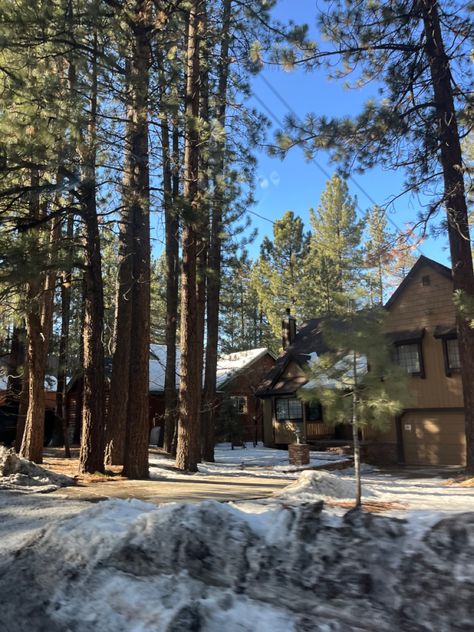 Snow Camping Aesthetic, Big Bear Skiing, Big Bear Christmas, Big Bear Cabin Aesthetic, Big Cabin In The Woods, Country Winter Aesthetic, Winter Lodge Aesthetic, Big Bear California Aesthetic, Winter Camp Aesthetic