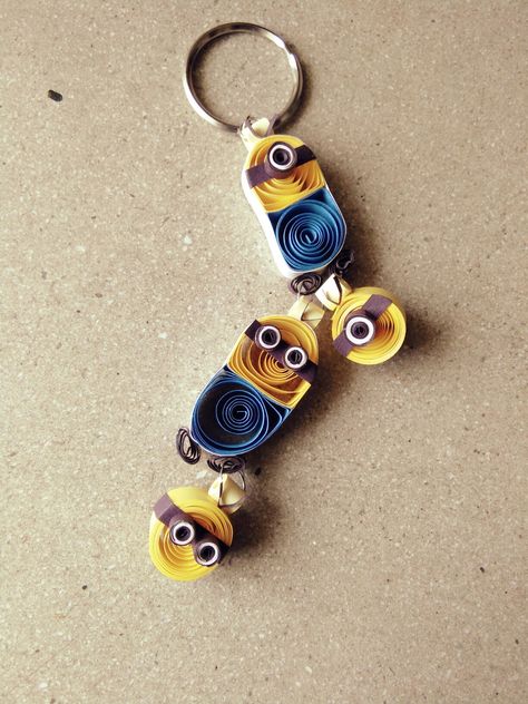 Quiling Paper Keychains, Harry Potter Quilling, Quilling Keychain Ideas, Quilling Ideas For Beginners, Quilling Keychains, Diy Quilling Crafts, Recycled Paper Crafts, Paper Quilling Earrings, Arte Quilling