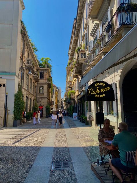 milan italy aesthetic view streets street road italian vibes city life Italian Vibes Aesthetic, Milan Summer, Milan Aesthetic, Italian Vibes, Aesthetic Restaurant, Italian Street, Italy Summer, Ciao Bella, Future Lifestyle